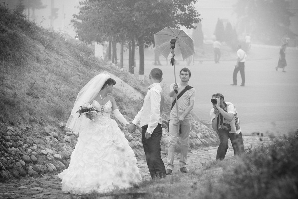 Выбор фотографа на свадьбу: советы и рекомендации